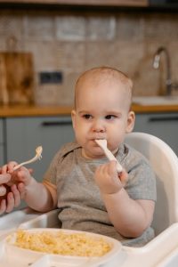 10 ways to help a toddler eat dinner. Fussy eaters NZ, Judith Yeabsley|Fussy Eating NZ, advice for fussy toddlers #helpaddingfoodsfussyeating, #helpfortoddlerfussyeaters, #helpfortoddlerpickyeaters, #helpaddingfoodforpickyeaters, #theconfidenteater, #fussyeatingNZ, #pickyeatingNZ #helpforpickyeaters, #helpforpickyeating, #recipespickyeaterswilleat,  #recipesfussyeaterswilleat #winnerwinnerIeatdinner, #Recipesforpickyeaters, #Foodforpickyeaters, #wellington, #NZ, #judithyeabsley, #helpforfussyeating, #helpforfussyeaters, #fussyeater, #fussyeating, #pickyeater, #pickyeating, #supportforpickyeaters, #creatingconfidenteaters, #newfoods, #bookforpickyeaters, #thepickypack, #funfoodsforpickyeaters, #funfoodsdforfussyeaters