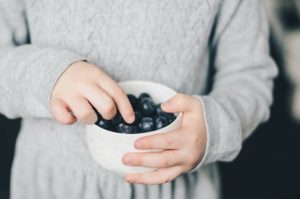 Fruit and vegetables for fussy eaters. Fussy eaters NZ, Judith Yeabsley|Fussy Eating NZ, child eating blueberries, #fruitfor fussyeaters, #vegetablesforfussyeaters, #fruitforpickyeaters, #vegetablesforpickyeaters, , #helpaddingfoodsfussyeating, #helpfortoddlerfussyeaters, #helpfortoddlerpickyeaters, #helpaddingfoodforpickyeaters, #theconfidenteater, #fussyeatingNZ, #pickyeatingNZ #helpforpickyeaters, #helpforpickyeating, #recipespickyeaterswilleat, #recipesfussyeaterswilleat #winnerwinnerIeatdinner, #Recipesforpickyeaters, #Foodforpickyeaters, #wellington, #NZ, #judithyeabsley, #helpforfussyeating, #helpforfussyeaters, #fussyeater, #fussyeating, #pickyeater, #pickyeating, #supportforpickyeaters, #creatingconfidenteaters, #newfoods, #bookforpickyeaters, #thepickypack, #funfoodsforpickyeaters, #funfoodsdforfussyeaters