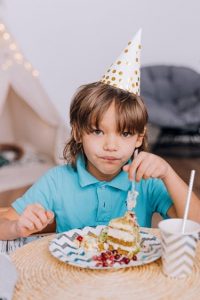 Why not to use distractions for fussy eaters Judith Yeabsley|Fussy Eating NZ, party #distractionsforeating, #usingdistractionsforfussyeaters, #usingdistractionsforpickyeaters, #helpaddingfoodsfussyeating, #helpfortoddlerfussyeaters, #helpfortoddlerpickyeaters, #helpaddingfoodforpickyeaters, #theconfidenteater, #fussyeatingNZ, #pickyeatingNZ #helpforpickyeaters, #helpforpickyeating, #recipespickyeaterswilleat, #recipesfussyeaterswilleat #winnerwinnerIeatdinner, #Recipesforpickyeaters, #Foodforpickyeaters, #wellington, #NZ, #judithyeabsley, #helpforfussyeating, #helpforfussyeaters, #fussyeater, #fussyeating, #pickyeater, #pickyeating, #supportforpickyeaters, #creatingconfidenteaters, #newfoods, #bookforpickyeaters, #thepickypack, #funfoodsforpickyeaters, #funfoodsdforfussyeaters