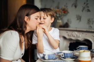 Tips to stop hand-feeding a fussy eater, Judith Yeabsley|Fussy Eating NZ, attention, #stophandfeedingchild, #tipsstophandfeedingfussyeaters, #tipsstophnadfeedingpickyeaters, #dinnerideasforveryfussyeaters, #dinnersforfussyeaters, #dinnersforforpickyeaters, #theconfidenteater, #fussyeatingNZ, #pickyeatingNZ #helpforpickyeaters, #helpforpickyeating, #recipespickyeaterswilleat, #recipesfussyeaterswilleat #winnerwinnerIeatdinner, #Recipesforpickyeaters, #Foodforpickyeaters, #wellington, #NZ, #judithyeabsley, #helpforfussyeating, #helpforfussyeaters, #fussyeater, #fussyeating, #pickyeater, #pickyeating, #supportforpickyeaters, #creatingconfidenteaters, #newfoods, #bookforpickyeaters, #thepickypack, #funfoodsforpickyeaters, #funfoodsdforfussyeaters