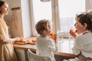 What can you do if your other child is following your fussy eater, Judith Yeabsley|Fussy Eating NZ, kids licking oranges, #WhatCanYouDoIfYourOtherChildIsFollowingYourFussyEater, #WhatCanYouDoIfYourOtherChildIsFollowingYourPickyEater, #TryNewFoods, #TheConfidentEater, #FussyEatingNZ, #HelpForFussyEating, #HelpForFussyEaters, #FussyEater, #FussyEating, #PickyEater, #PickyEating, #SupportForFussyEaters, #SupportForPickyEaters, #CreatingConfidentEaters, #TryNewFood #PickyEatingNZ #HelpForPickyEaters, #HelpForPickyEating, #Wellington, #NZ, #JudithYeabsley